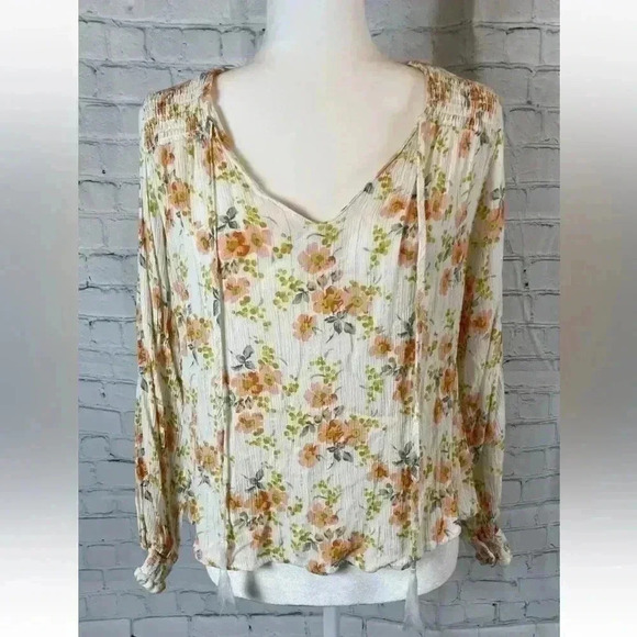 Cupcakes & Cashmere Peasant Blouse Women’s Sz M Cream Peach Floral Boho Smocked - Picture 1 of 15